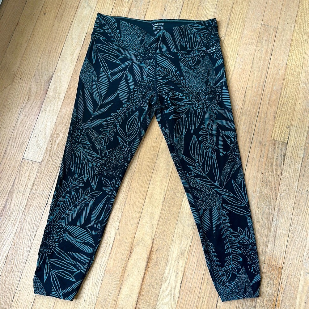 Calvin Klein Performance 3/4 Length Wicking Athletic Leggings.